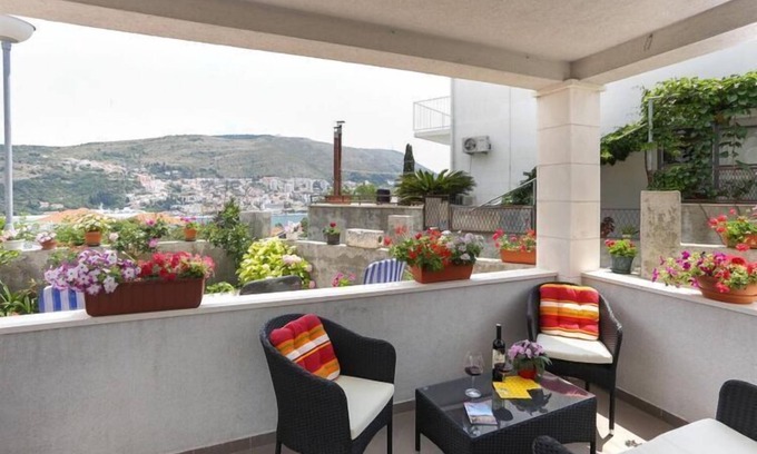 Babin Kuk Appartement | Apartments Pojko - One-Bedroom Apartment with Terrace (Yellow)