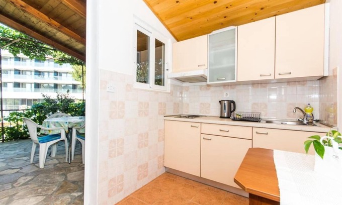Srebreno Appartement | Apartments & Rooms Jokovic-Comfort Studio Apartment with Terrace and Partial Sea View (SOBA 1)