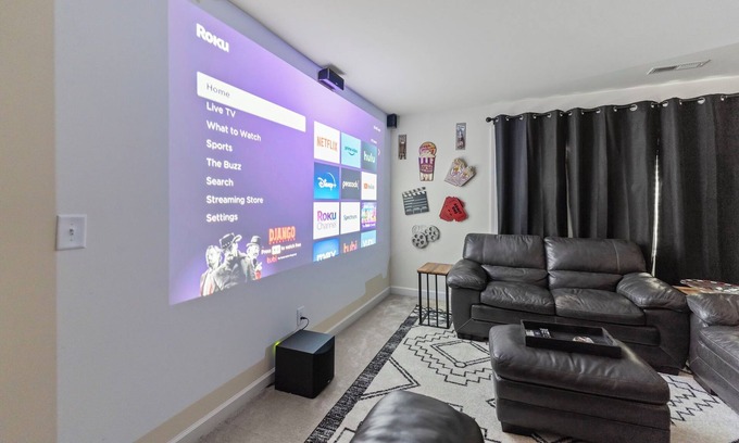 Apex Maison | Apex Luxury 4BR Near Lake - Movie Room & Sleeps 14