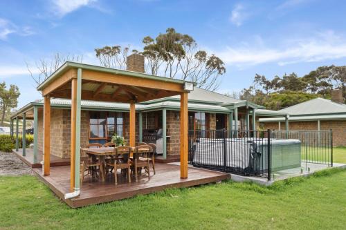 Marengo Maison | Apollo Bay Cottages- Wild Dog