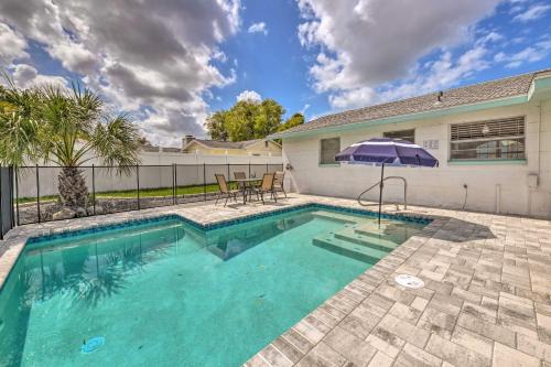 Apollo Beach Maison | Apollo Beach Gem with Pool The Flamingo House
