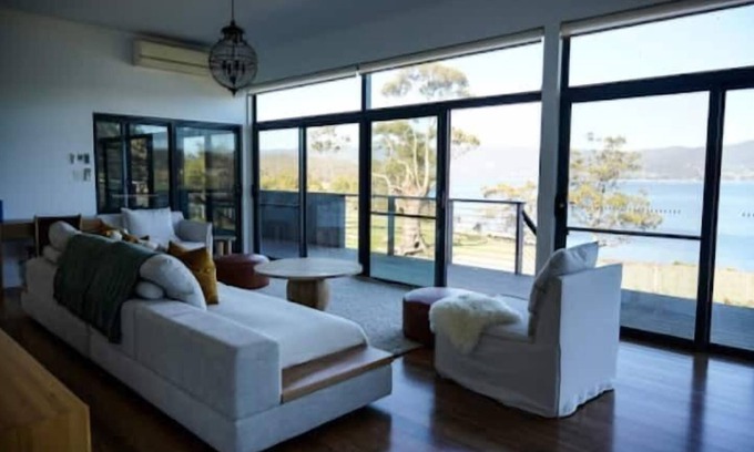 North Bruny Maison | Apollo's Rest Home Away