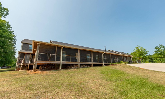 Louvale Villa | Apollo's Villa - Peaceful Country Retreat - 12 chambres - 10. 5 bains - Vue sur le lac