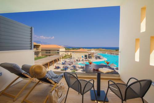 Xi Hôtel | Apollonion Asterias Resort and Spa