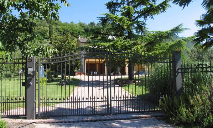 Roe Volciano Appartement | App. Margherita avec -immerso piscine dans le vert pour passer des vacances reposantes