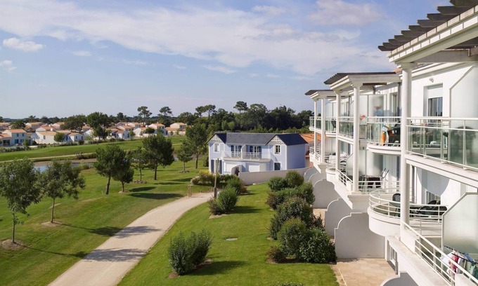 L'Aiguillon-sur-Vie Copropriété | Sur le terrain de Golf! Appartement charmant + équipé 6p