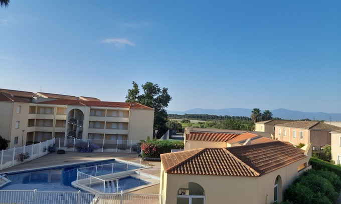 Les Hauts de Canet Appartement | Apparently sleeps 4 in secure residence. Swimming pool and private parking.