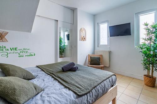 Saint-Cyr-l'Ecole Appartement | Appart'Hotel NuiteeJour Versailles Saint Cyr l'Ecole