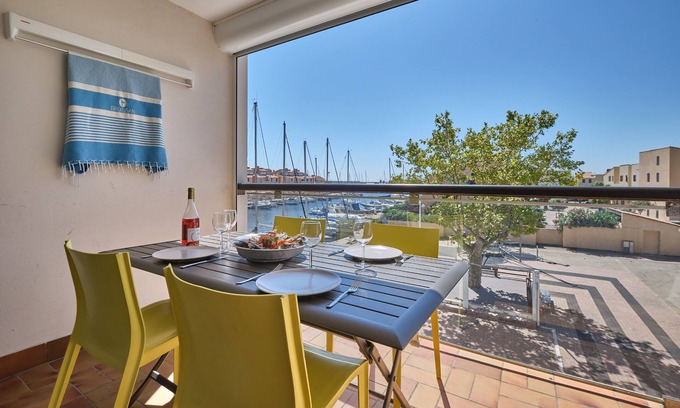 Port Rive Gauche Appartement | Belle vue Marina. Résidence calme. Grande piscine, parking privé. WiFi illimité.