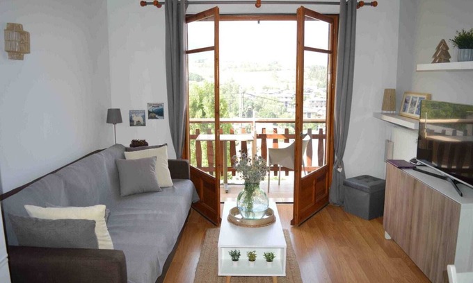 Saillagouse Maison | Appart T2 économique 2/4 pers - vue sur la Cerdagne - chauffage compri