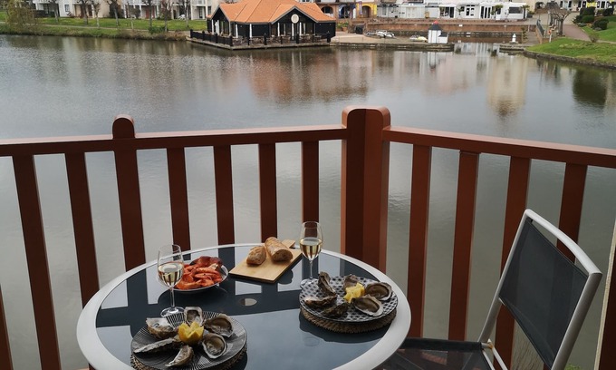 Bourgenay Appartement | Appart.T1 classé 3 étoiles avec vue lac ,150m de la mer. 5 piscines internet