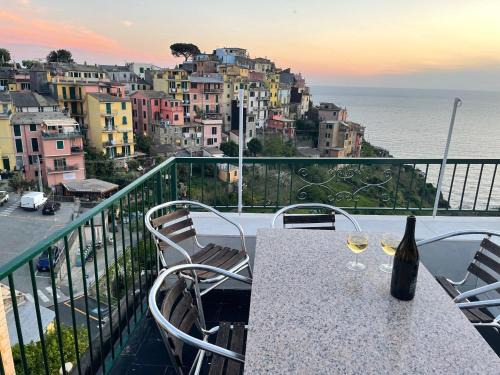 Corniglia Appartement | Appartamento Isola - In the center with Terrace - sea view & AC