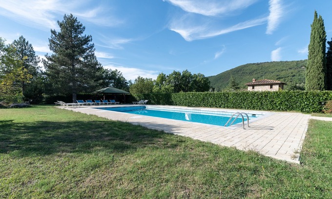 Chiusi della Verna Autre | Appartamento Falco Piccolo avec vue sur les montagnes, piscine, jardin et Wi-Fi.
