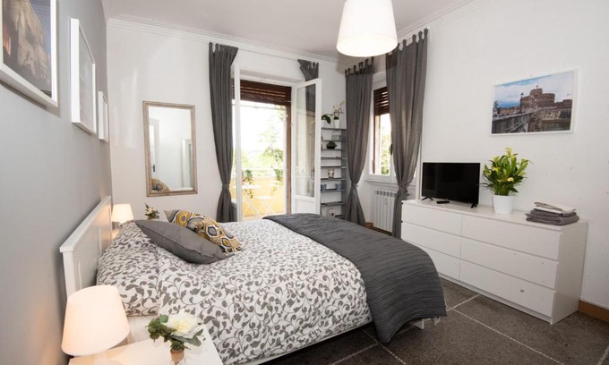 Quartiere XVII Trieste Appartement | Appartamento Luminoso con vista su Villa Ada