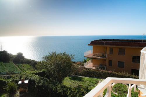Cipressa Appartement | Appartamento Sea View Free Parking e Wi-Fi