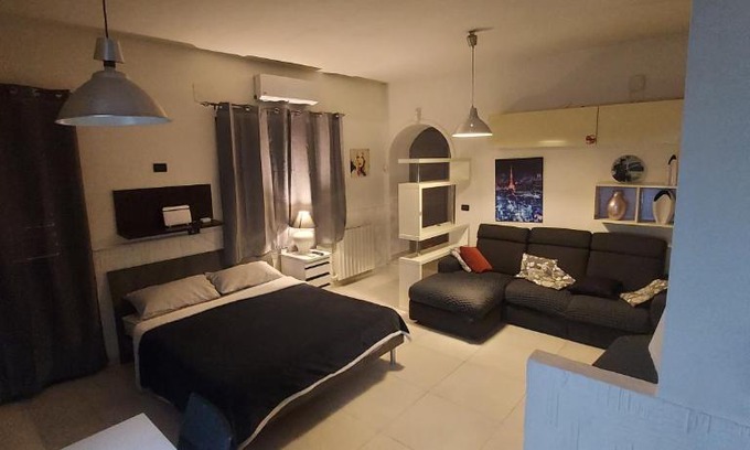 Aci Sant'Antonio Maison | Appartamento suite deluxe climatiz cucina giardino wifi smart tv amazon prime video inclusi
