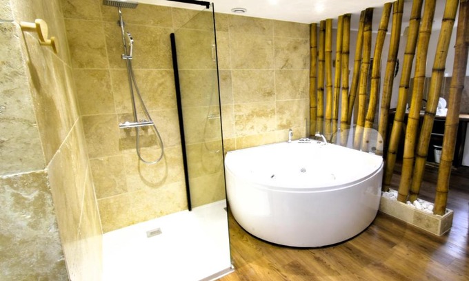 Verneuil-sur-Avre Appartement | Appartement jacuzzi privatif Love&Zen