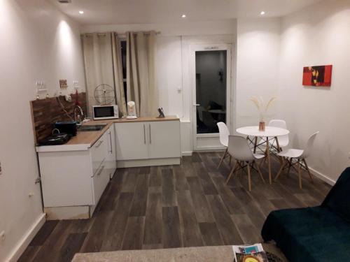 Saint-Leonard-de-Noblat Appartement | Appartement agreable Hugo 1