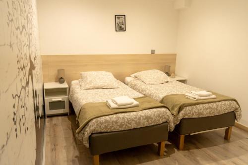 Le Pin Appartement | Appartement 1-2 pers - Aéroport CDG, Parc Expo, Villepinte - A L'Ombre du Pin "9"