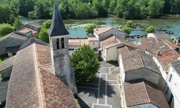 Ruelle-sur-Touvre Maison | Appartement 1 Chambre Centre Ville Avec Parking et Wifi
