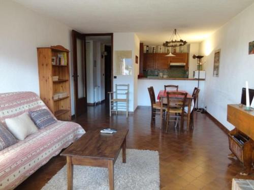 Les Carroz-d'Araches Appartement | Appartement 2 pièces pour 6 personnes, cabine, parking, au cœur du village, proche des pistes - FR-1-572-166