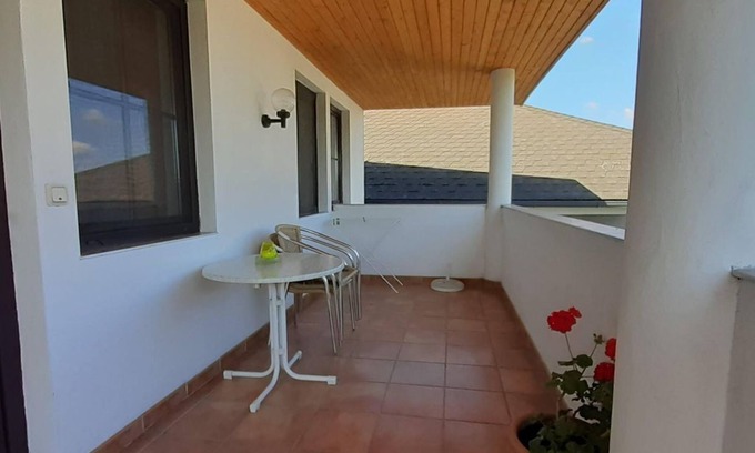 Illmitz Appartement | Appartement/2 Schlafräume/couch/hof - Ferienwohnungen & Weingut Fam. Kroiss