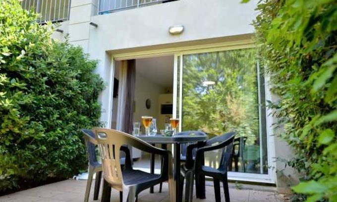Azille Appartement | Appartement 3 étoiles - Piscine - ccbbbhf