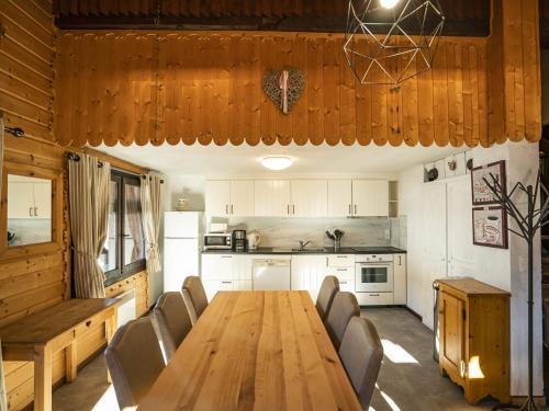 Chatel Appartement | Appartement 3 pièces, 7 pers, centre village, 50 m remontées, balcon, parking, Wi-Fi - FR-1-676-68