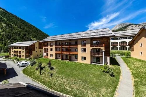 Arvieux Appartement | Appartement 3 pieces 6 personnes, 2 chambres, avec piscine l'été et au pied des pistes l'hiver