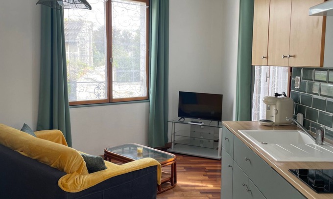 Langrune-sur-Mer Appartement | Appartement 35 m2 1er étage a 200 m de la mer avec jardin