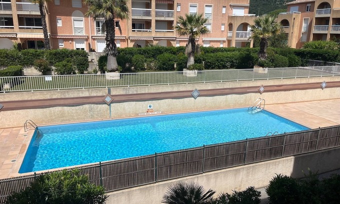 Cavalaire-sur-Mer Appartement | Appartement A 600 mètres du Centre Ville Avec Piscine 6 Personnes