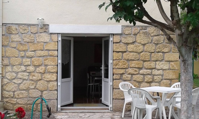 Montignac Appartement | appartement au calme dans un parc ombragé