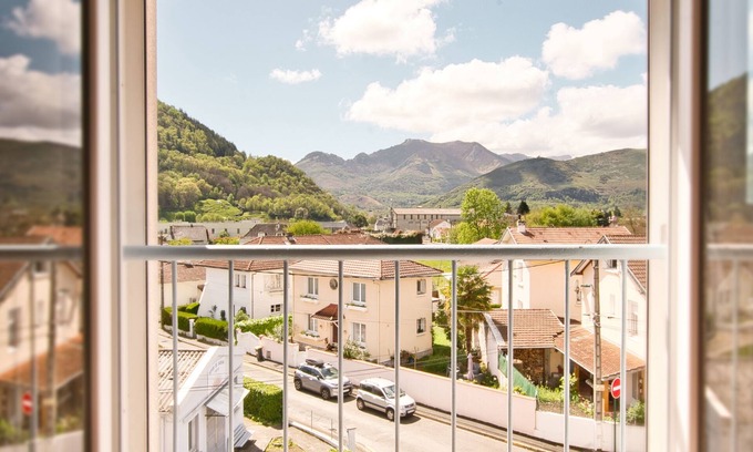 Lourdes Appartement | Appartement avec vue sur la montagne, proche de la Gare.