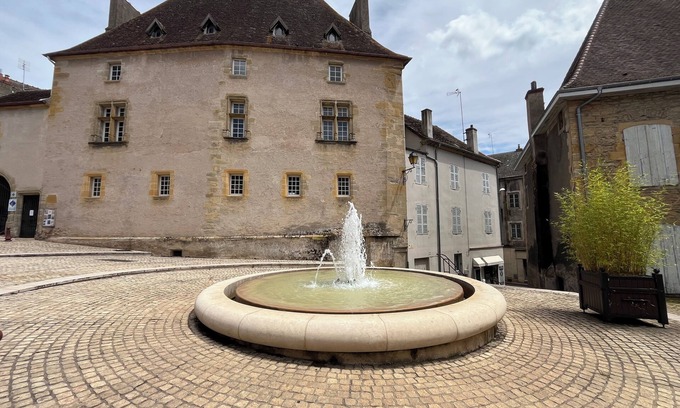 Charolles Appartement | Appartement centre-ville Charolles (9/11 personnes)