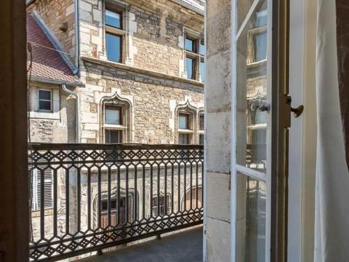 Vesoul Maison | Appartement charmant au cœur de Vesoul avec parking privé - FR-1-583-509