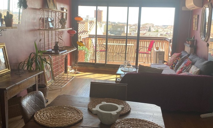 Les Platanes Appartement | Appartement Clim Tout Confort Avec Terrasse et vue sur les Toits de la Ville