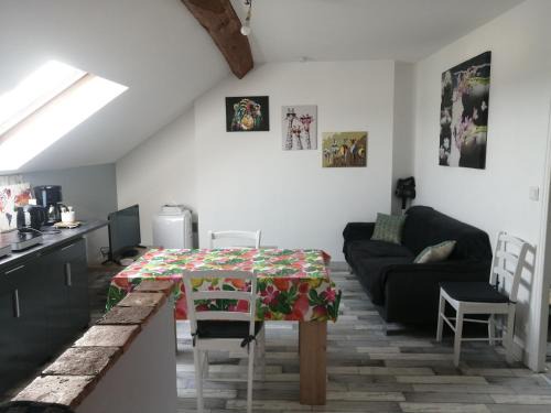 Doue-la-Fontaine Appartement | Appartement climatisé avec parking privé gratuit