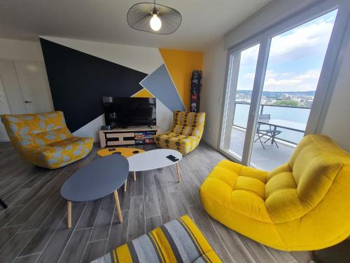 Saint-Pierre - Rene II - Bonsecours Appartement | Appartement contemporain 3 chambres avec vue sur canal, parking et internet à Nancy - FR-1-584-343