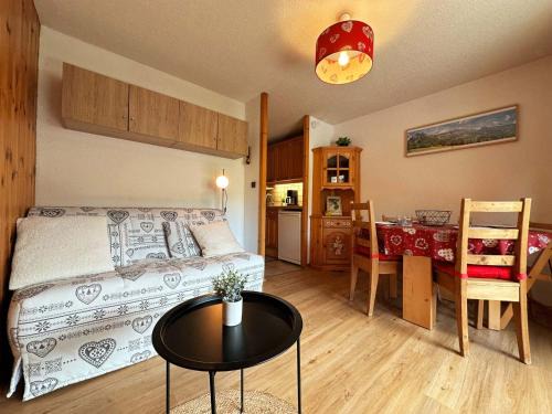 Morillon Appartement | Appartement cosy à Morillon, balcon sud, télécabine proche, équipements complets, parking et garage - FR-1-624-143