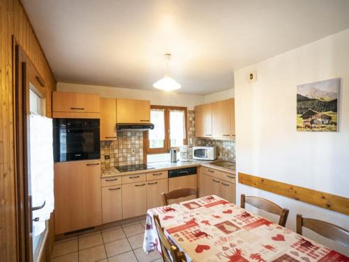 Chatel Appartement | Appartement cosy 3 pièces, 6 pers, Centre village, balcon sud, à 100m des remontées mécaniques - FR-1-676-24
