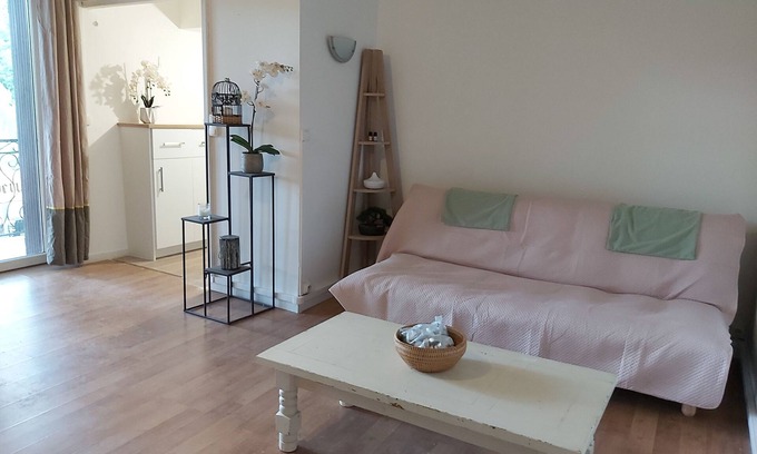Laroque Appartement | Appartement Cosy Face à la Rivière et Proche Restaurants, Canoës, Randonnées