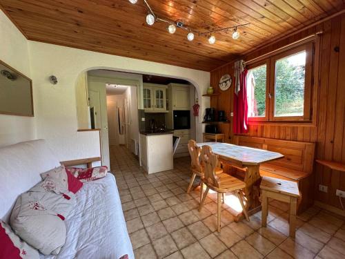 Morillon Appartement | Appartement cosy pour 4 pers avec terrasse, proche commerces et télécabine à Morillon - FR-1-642-43