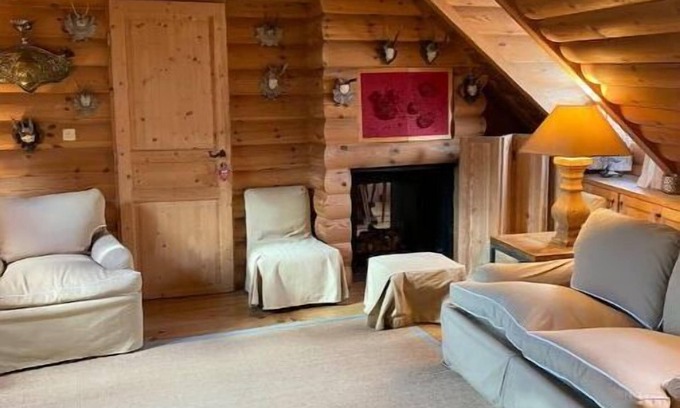 Quartier de la Place-Vendome Chalet De Ski | Appartement d'exception type chalet avec vue sur les toits Saint Honoré / Louvre