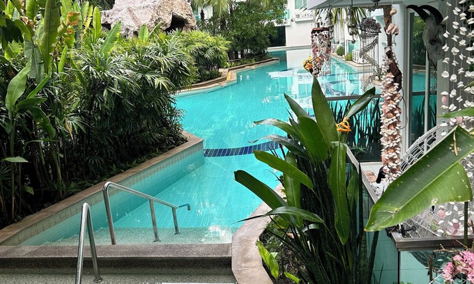 Nong Pla Lai Appartement | Appartement dans propriété avec piscine tropicale proche de la mer
