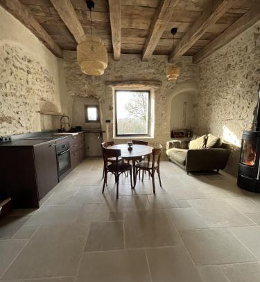Ceyzerieu Appartement | Appartement dans une vieille ferme bugiste