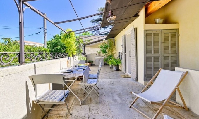 Couronne Urbaine Appartement | Appartement de charme classé 4*, Climatisé, Terrasse privée, centre Aix, parking