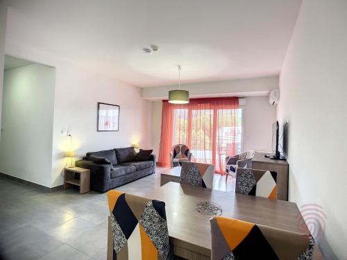 Lamalou-les-Bains Appartement | Appartement F2 PMR, climatisé, avec terrasse et parking privé, au cœur de Lamalou-les-Bains - FR-1-451-194