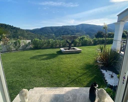Branoux-les-Taillades Appartement | Appartement avec vu imprenable