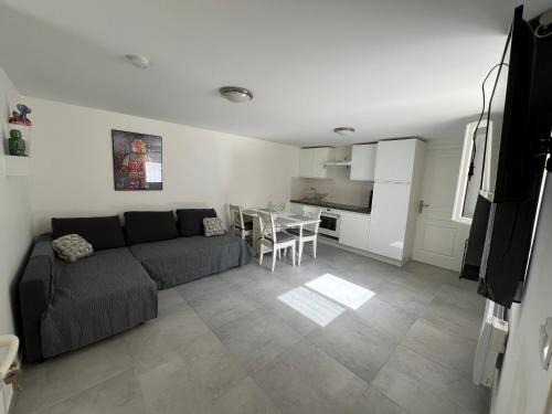Thiais Appartement | Appartement gris moderne Paris et aéroport Orly