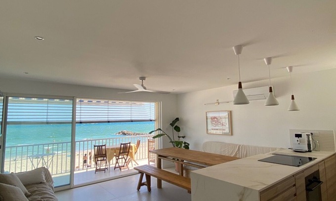 Palavas-les-Flots Appartement | Appartement Luxe, 1ère Ligne sur la Plage, T3, Climatisé, Terrasse,plancha,wifi